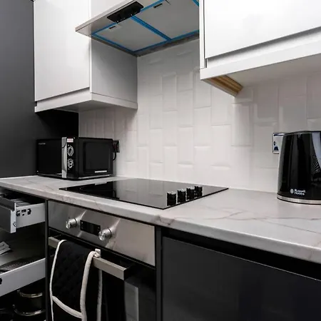 Cheerful Homely Apartment: Cozy Stay Near Glasgow Airport Exterior photo