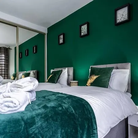 Cheerful Homely Apartment: Cozy Stay Near Glasgow Airport Exterior photo