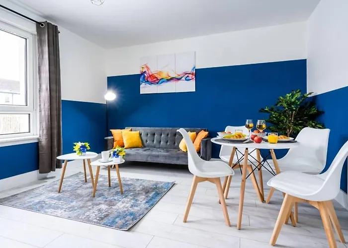 Cheerful 2 Bedroom Homely Apartment, Sleeps 4 Guest Comfy, 1X Double Bed, 2X Single Beds, Free Parking, Free Wifi, Suitable For Business, Leisure Guest, Contractors, Qe Hospital, Glasgow, Near Airport & City Centre