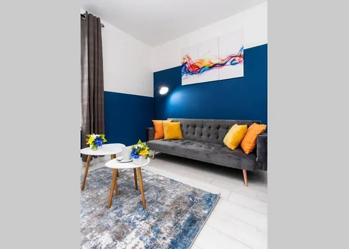 Cheerful 2 Bedroom Homely Apartment, Sleeps 4 Guest Comfy, 1X Double Bed, 2X Single Beds, Free Parking, Free Wifi, Suitable For Business, Leisure Guest, Contractors, Qe Hospital, Glasgow, Near Airport & City Centre
