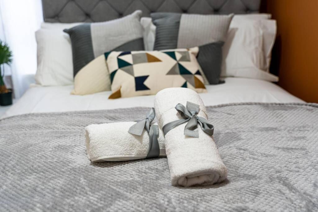 Cheerful 2 Bedroom Homely Apartment, Sleeps 4 Guest Comfy, 1x Double Bed, 2x Single Beds, Free Parking, Free Wifi, Suitable For Business, Leisure Guest, Contractors, Qe Hospital, Glasgow, Near Airport & Centre Апартаменты
