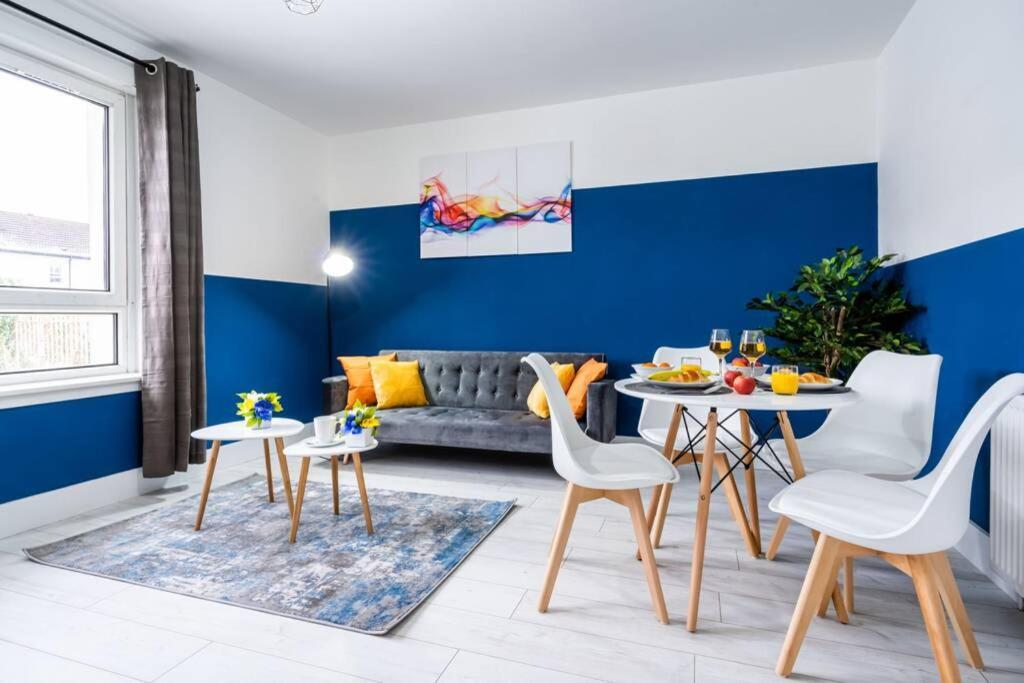 Cheerful 2 Bedroom Homely Apartment, Sleeps 4 Guest Comfy, 1x Double Bed, 2x Single Beds, Free Parking, Free Wifi, Suitable For Business, Leisure Guest, Contractors, Qe Hospital, Glasgow, Near Airport & Centre Апартаменты Глазго